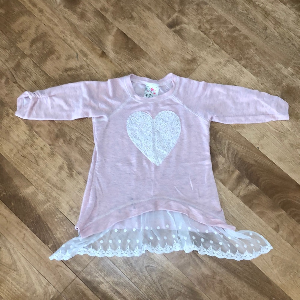 Girls size 5 lacy heart shirt with lace trim